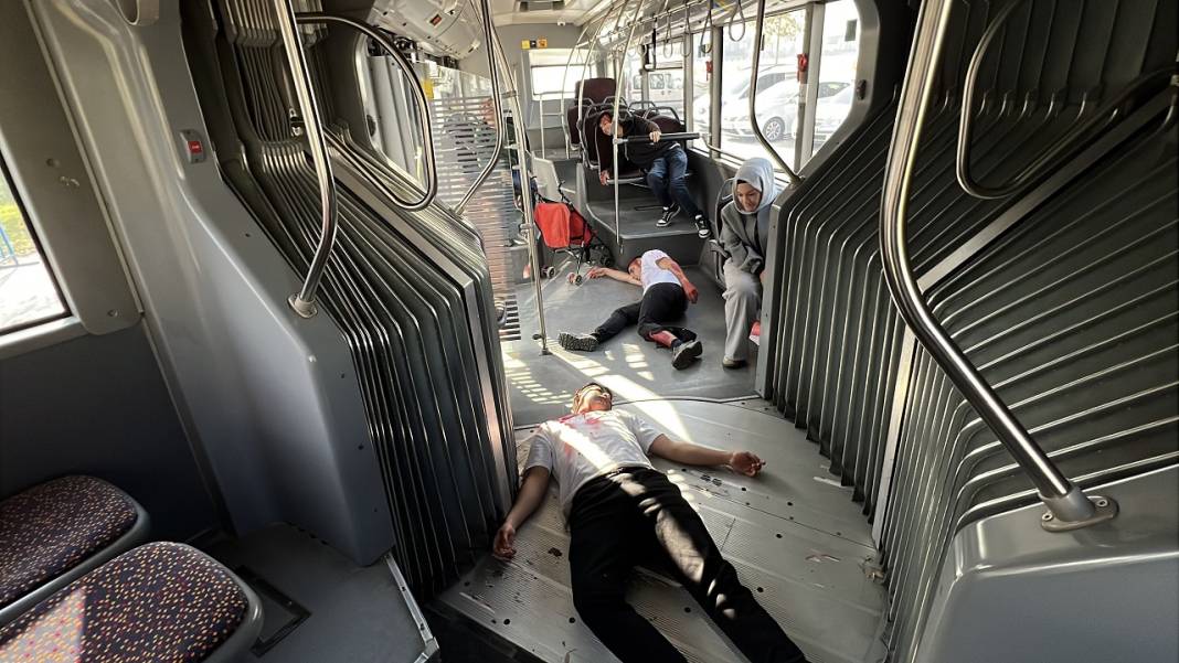 Yerde acıyla kıvranak yatan insanlar, kopan feryatlar! Konya'da görenler gerçek sandı! 3